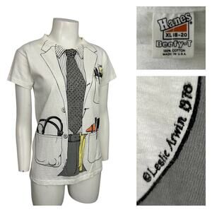 Vintage 70s Tee Leslie Arwin Doctor Print Novelty T Shirt / Women’s Small -